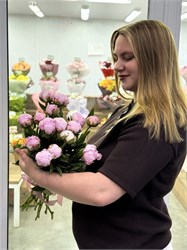 Букет из 15 пионов 6039